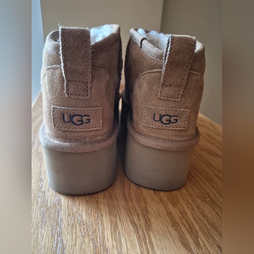 UGG Ultra Mini Platform - Picture 3 of 6